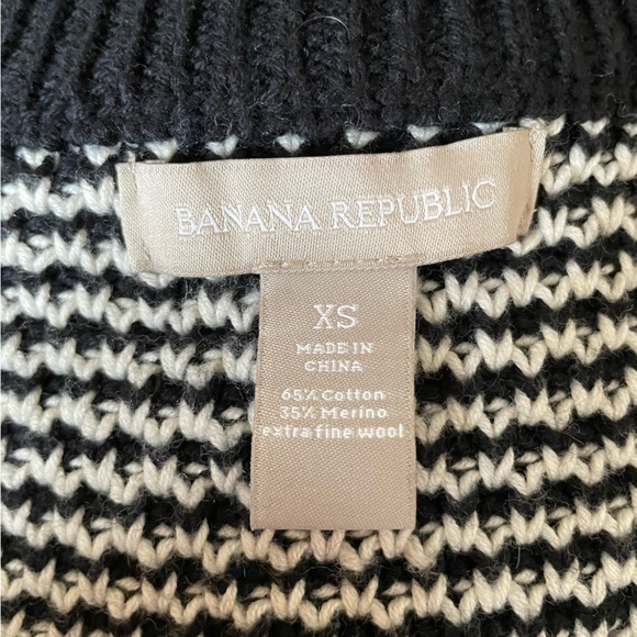 Banana Republic extra small XS button up sweater, black white knit, snug fit - Picture 4 of 4